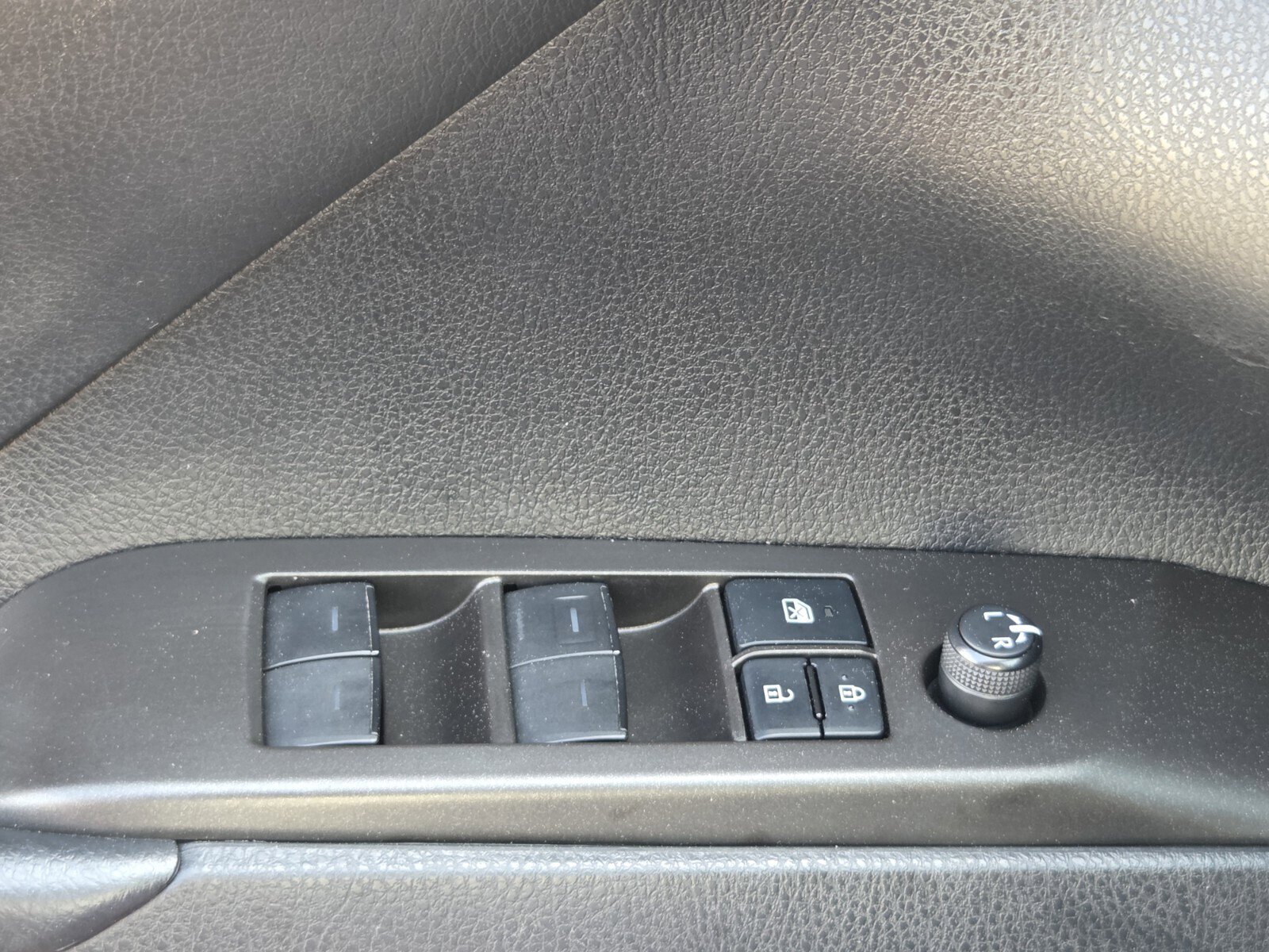 Used 2022 Toyota Camry LE image 27