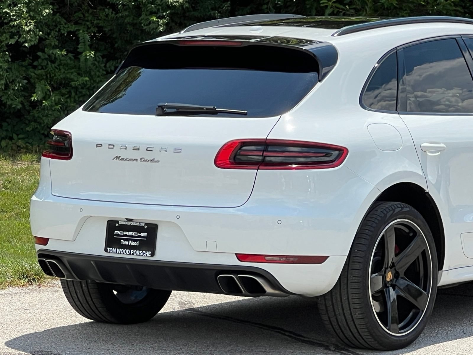 Certified 2015 Porsche Macan Turbo AWD/4WD image 10