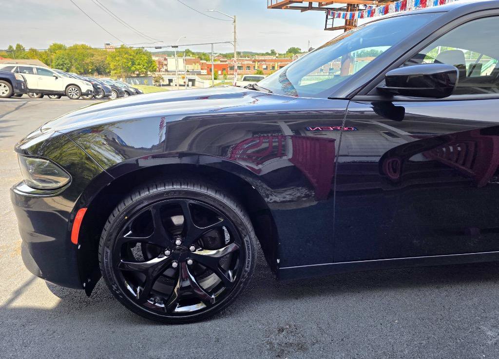 Used 2020 Dodge Charger SXT RWD image 9
