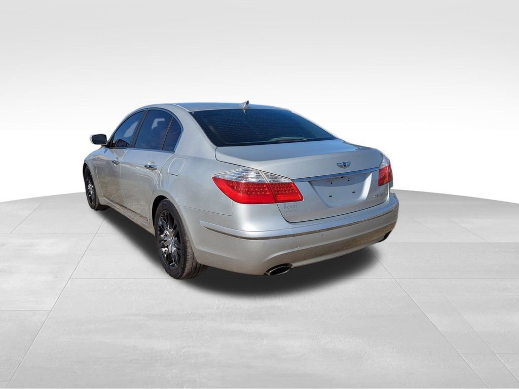 Used 2011 Hyundai Genesis 4.6 image 3
