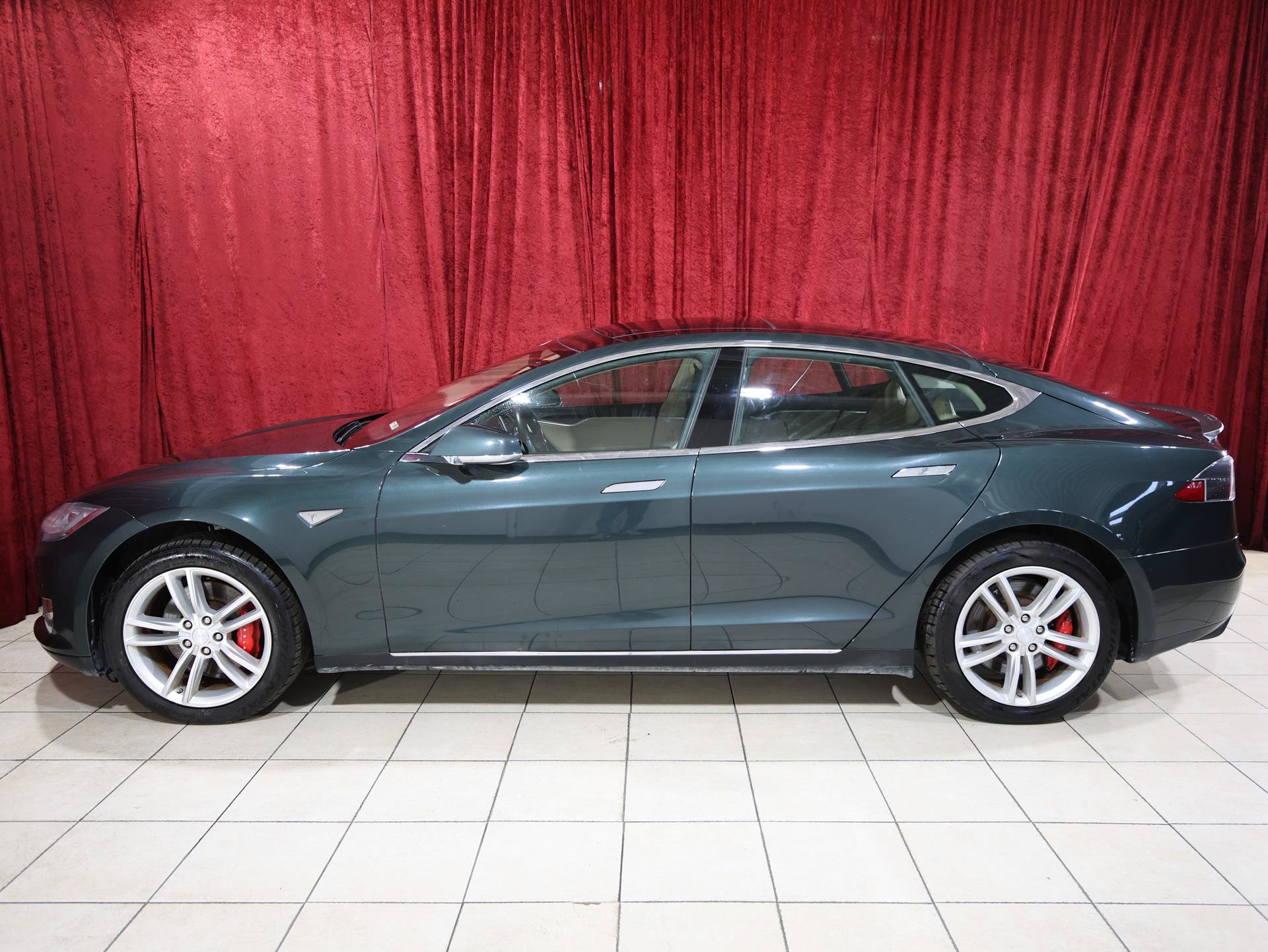 Used 2014 Tesla Model S 85 RWD image 4