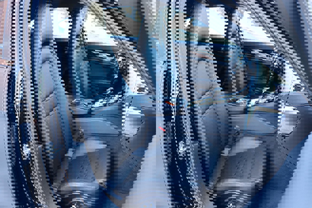 Used 2018 Porsche Panamera 4 w/ Premium Package Plus image 19