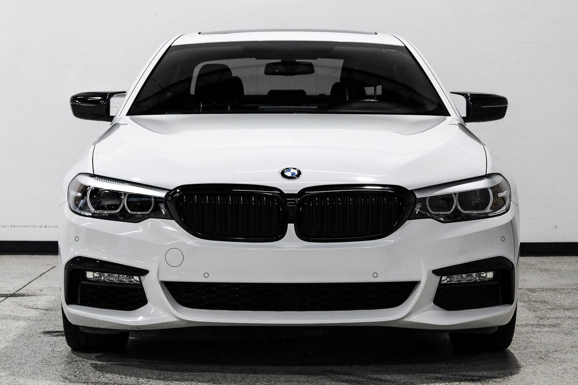 Used 2018 BMW 540i w/ M Sport Package RWD image 3