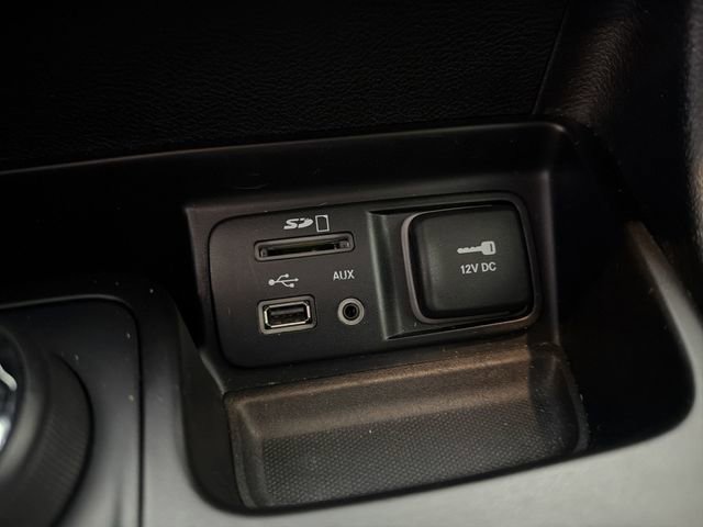 Used 2016 Jeep Cherokee Trailhawk w/ Comfort/Convenience Group AWD/4WD image 28
