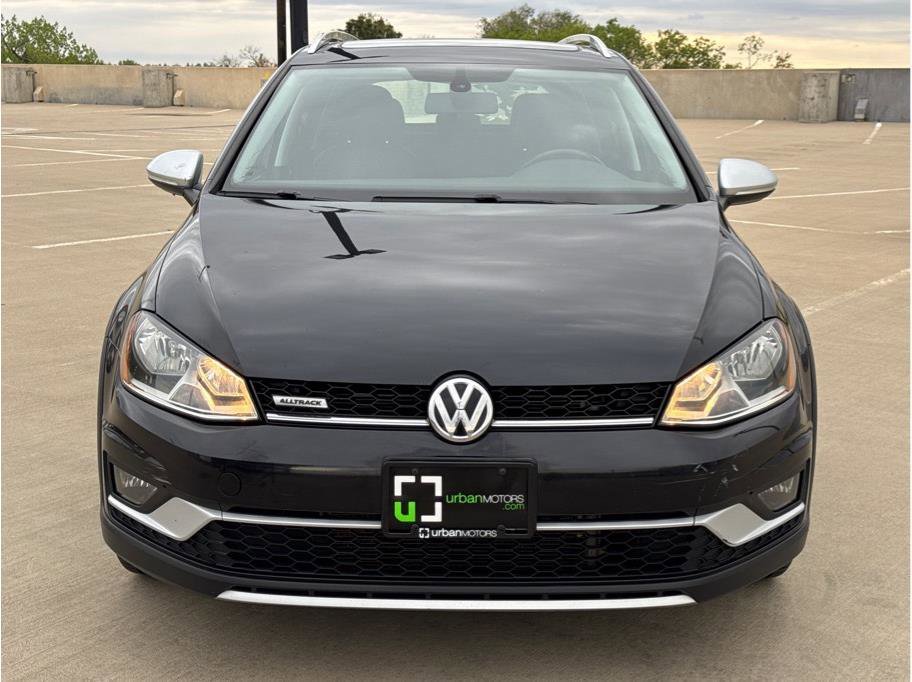 Used 2017 Volkswagen Golf Alltrack SEL AWD/4WD image 2