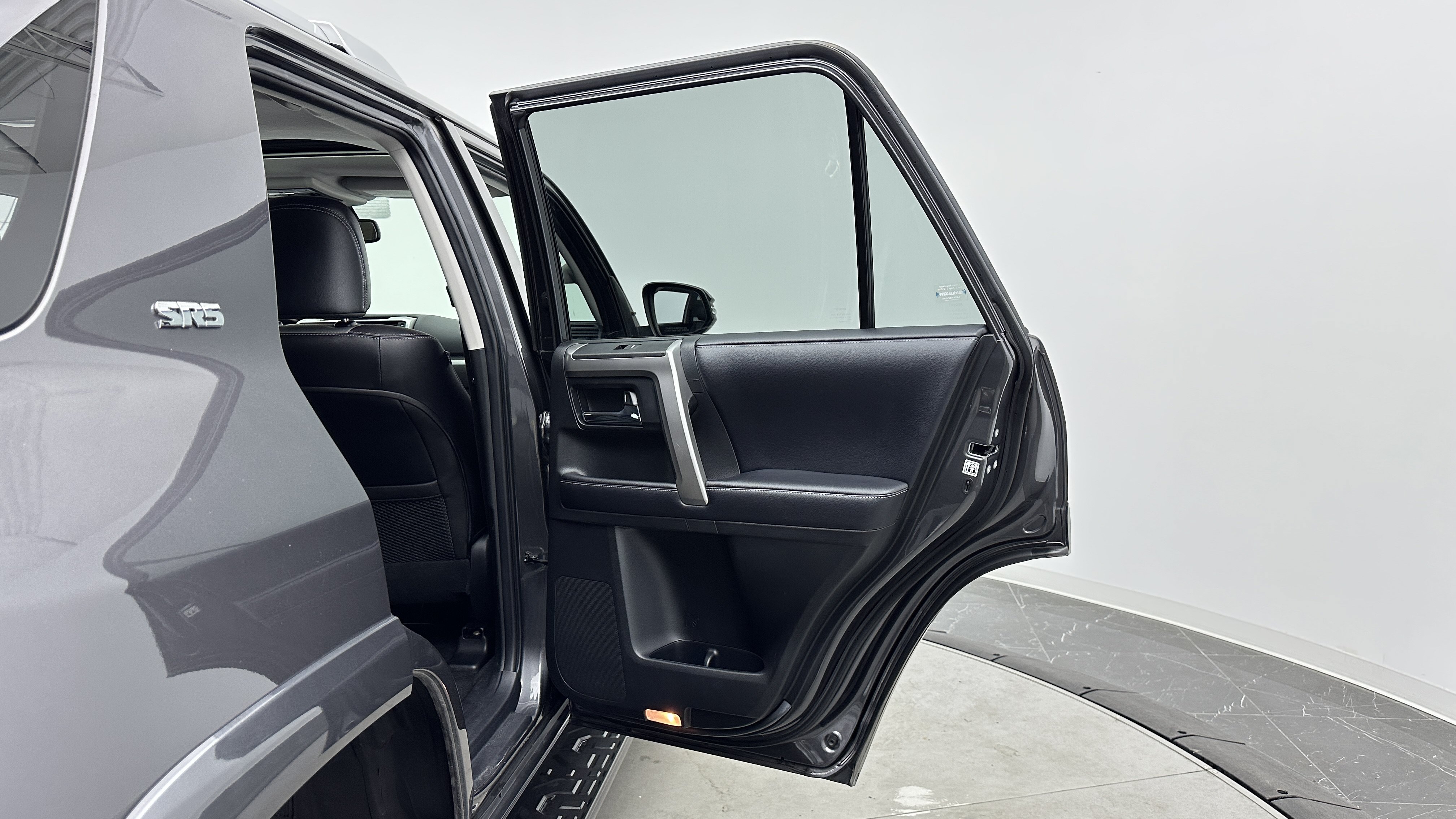 Used 2018 Toyota 4Runner SR5 Premium AWD/4WD image 30
