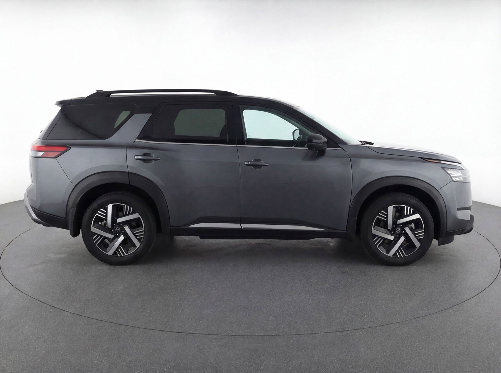 Used 2025 Nissan Kicks SV image 11