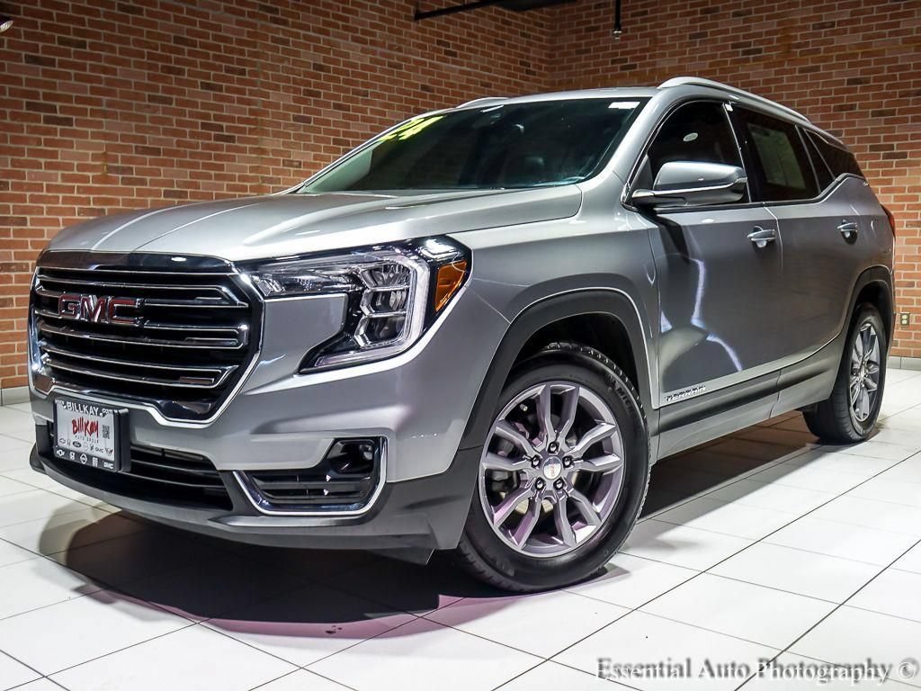 Used 2024 GMC Terrain SLT w/ Infotainment Package II FWD image 2