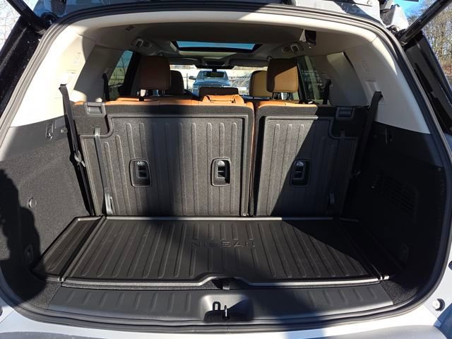 New 2025 Nissan Pathfinder Platinum w/ Cargo Package image 25