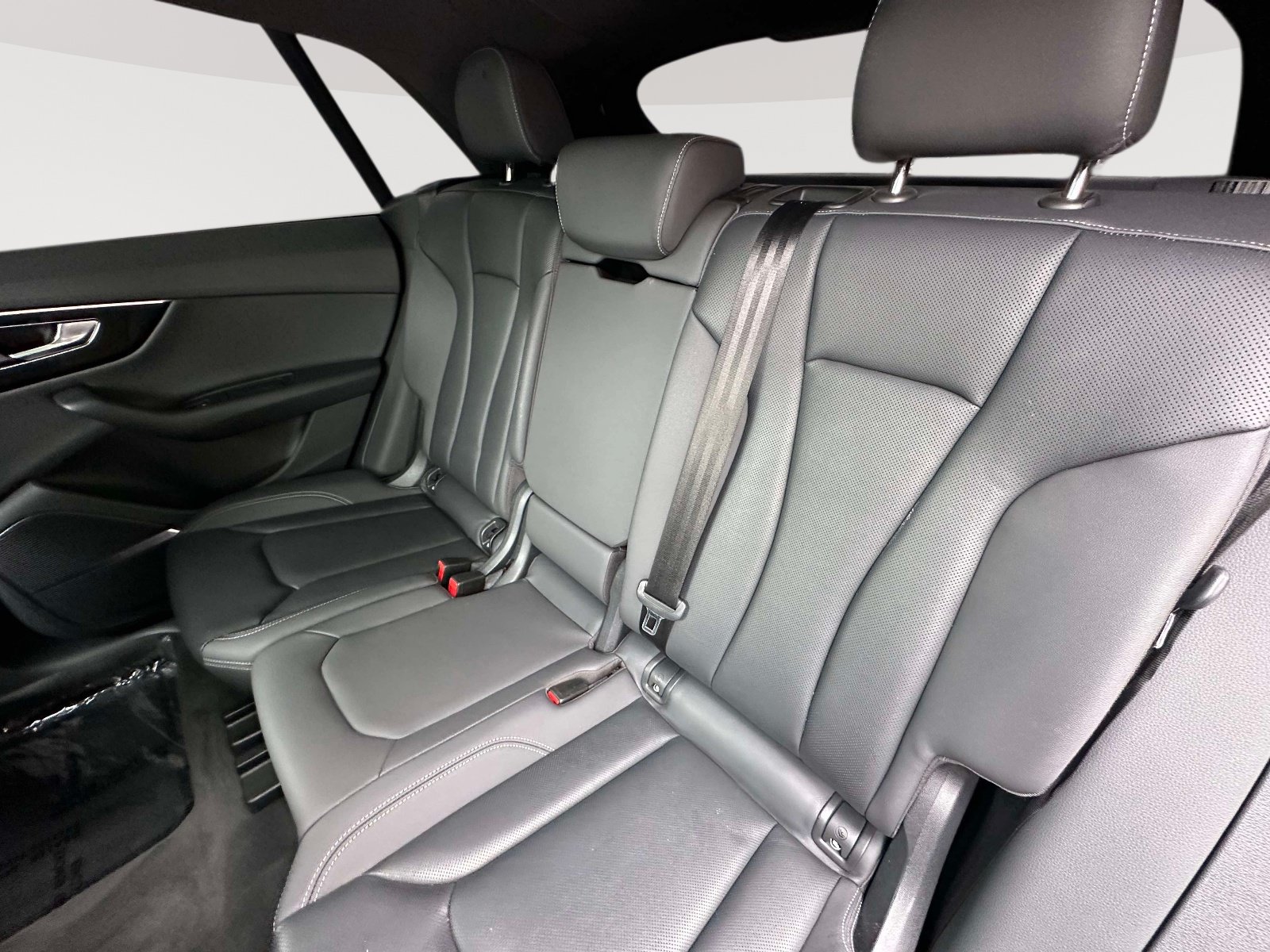 Used 2019 Audi Q8 Premium Plus w/ Premium Plus AWD/4WD image 36