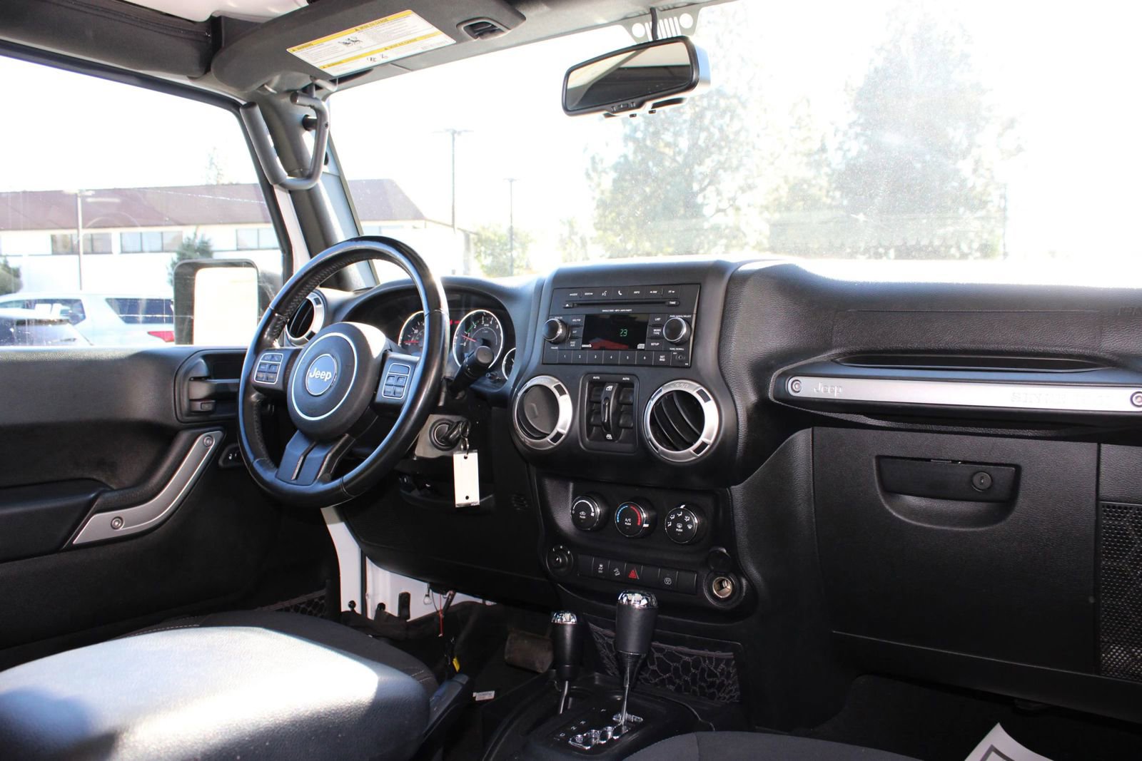 Used 2018 Jeep Wrangler Unlimited Sahara w/ Connectivity Group image 24