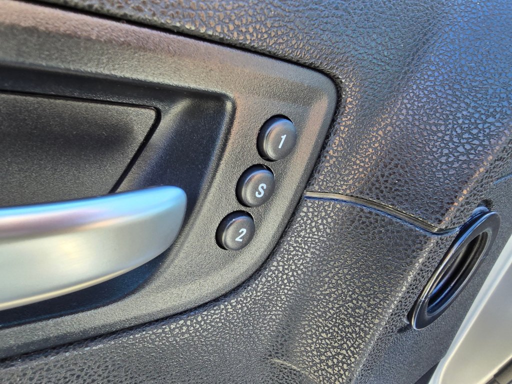 Used 2011 Chrysler 300 C RWD image 31