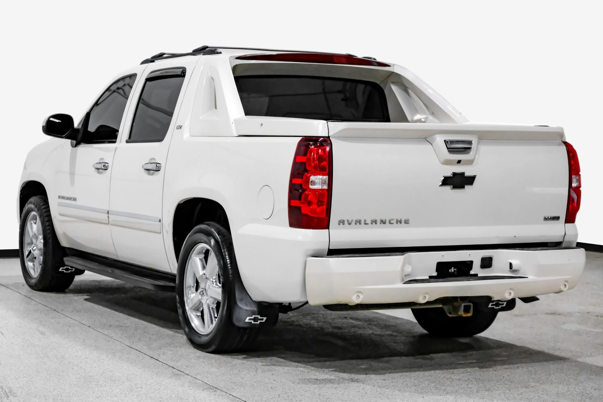 Used 2012 Chevrolet Avalanche LTZ image 8