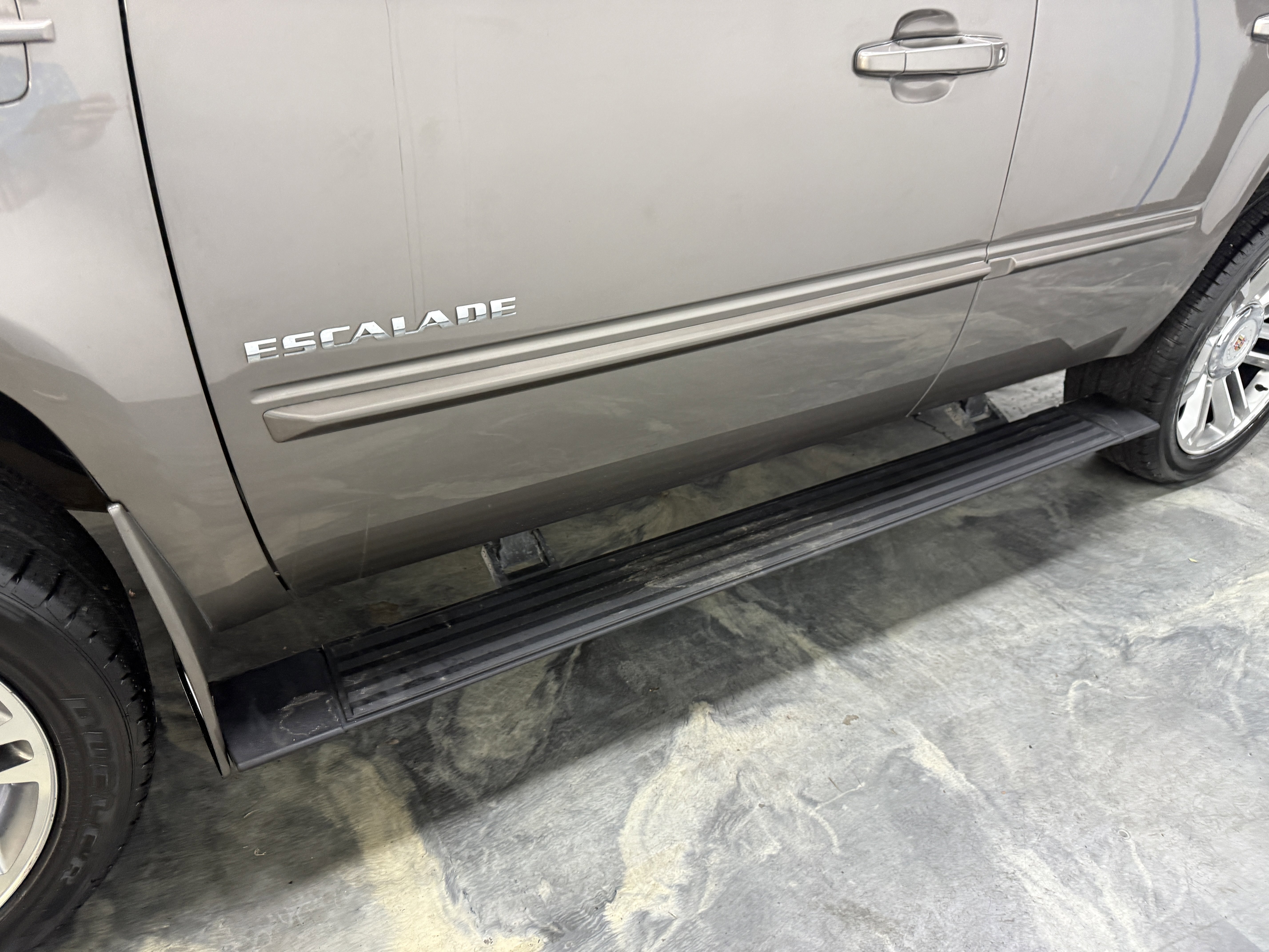 Used 2014 Cadillac Escalade Premium AWD/4WD image 35