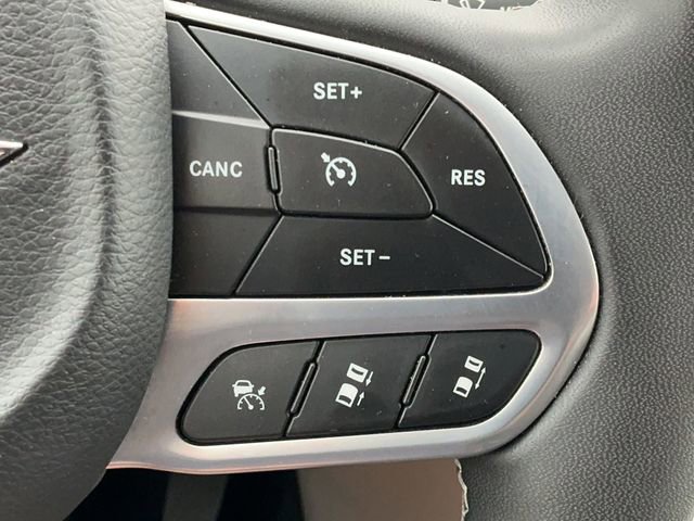 Used 2023 Chrysler Pacifica Touring-L image 27