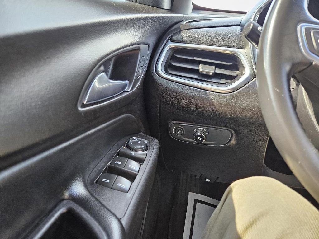 Used 2018 Chevrolet Equinox LT image 12