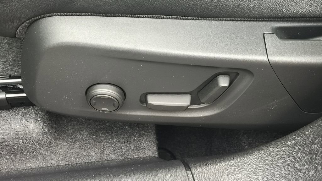 New 2026 Volvo XC40 B5 Plus w/ Climate Package image 11