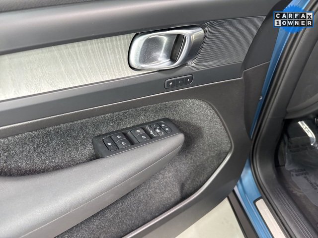 Used 2025 Volvo XC40 B5 Plus image 10