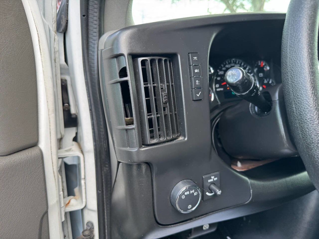 Used 2016 Chevrolet Express 2500 RWD image 18