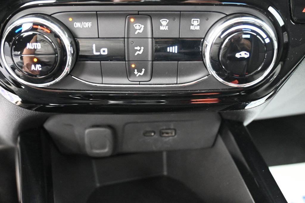 Used 2025 Chevrolet Trax LT FWD image 31