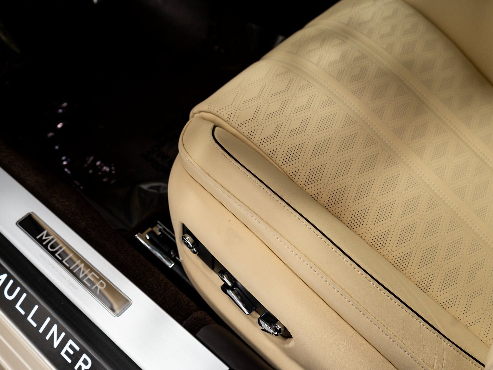 New 2025 Bentley Flying Spur Plug-In Hybrid image 33
