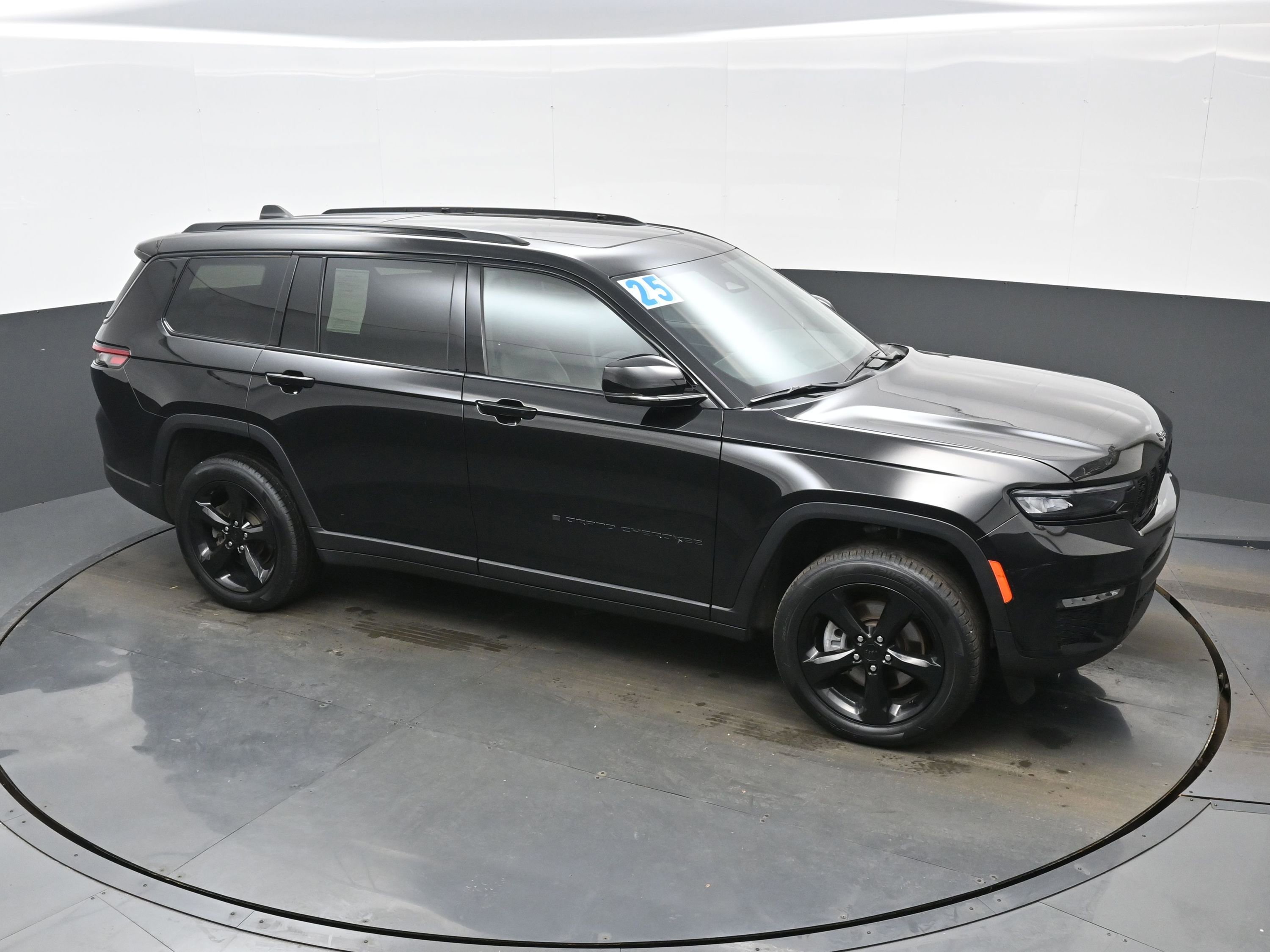 Used 2025 Jeep Grand Cherokee L Limited w/ Black Appearance Package image 39