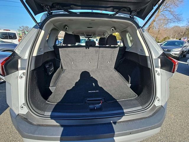 Used 2023 Nissan Rogue SV image 10