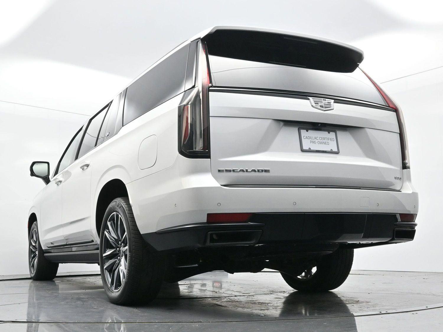 Certified 2022 Cadillac Escalade ESV Sport Platinum w/ Heavy-Duty Trailer Package image 57