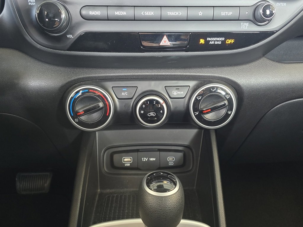 Used 2024 Hyundai Venue SE image 22