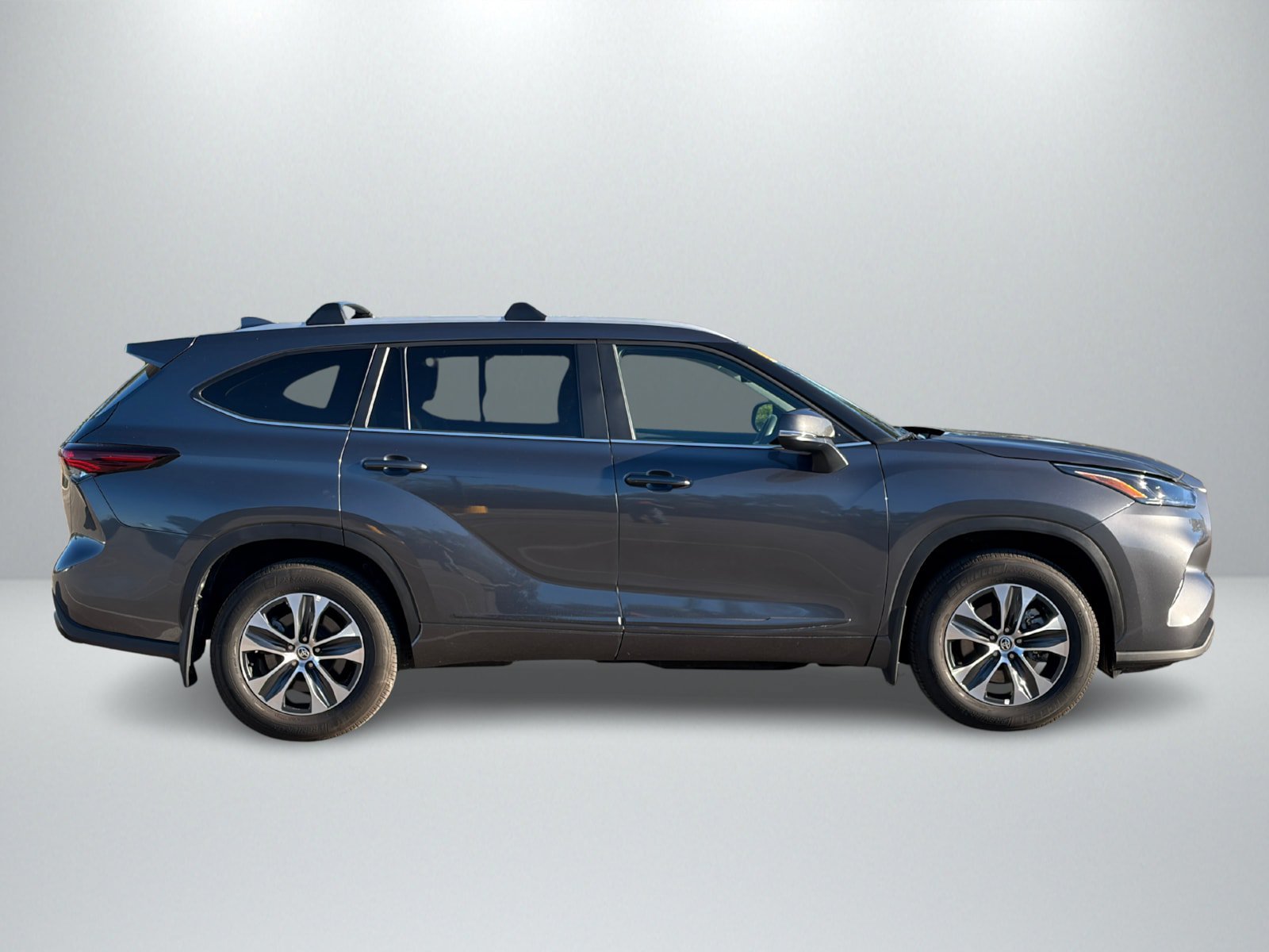 Used 2025 Toyota Highlander XLE AWD/4WD image 6