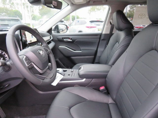 New 2026 Toyota Highlander XLE image 15