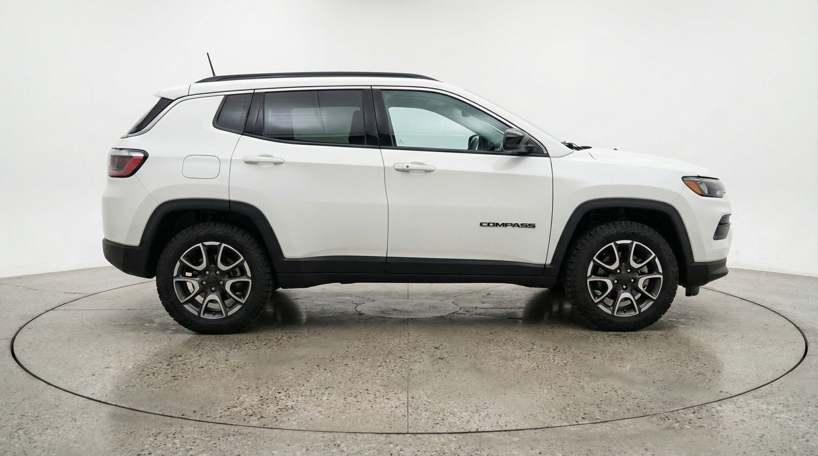 Used 2025 Jeep Compass Trailhawk image 11