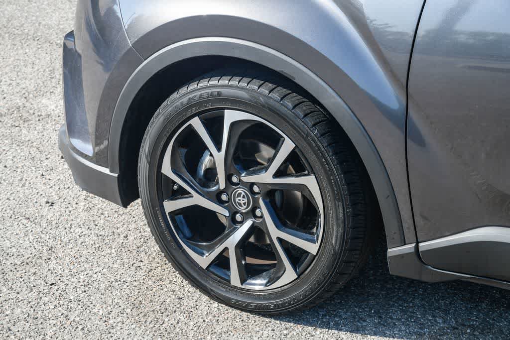 Used 2019 Toyota C-HR XLE FWD image 11