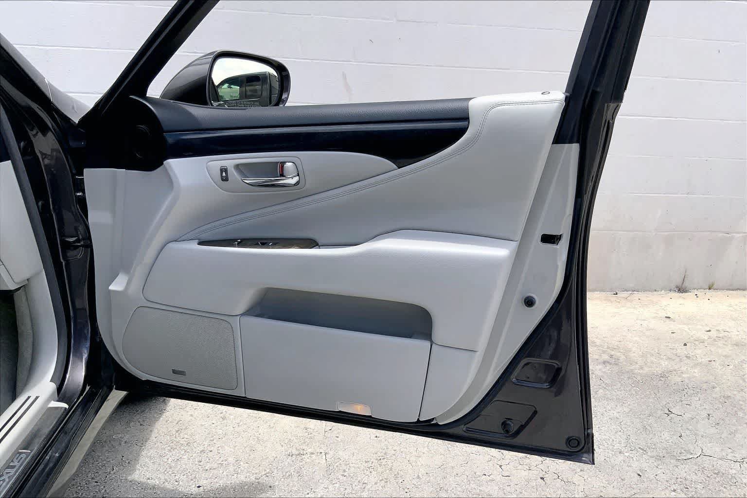 Used 2007 Lexus LS 460 RWD image 28