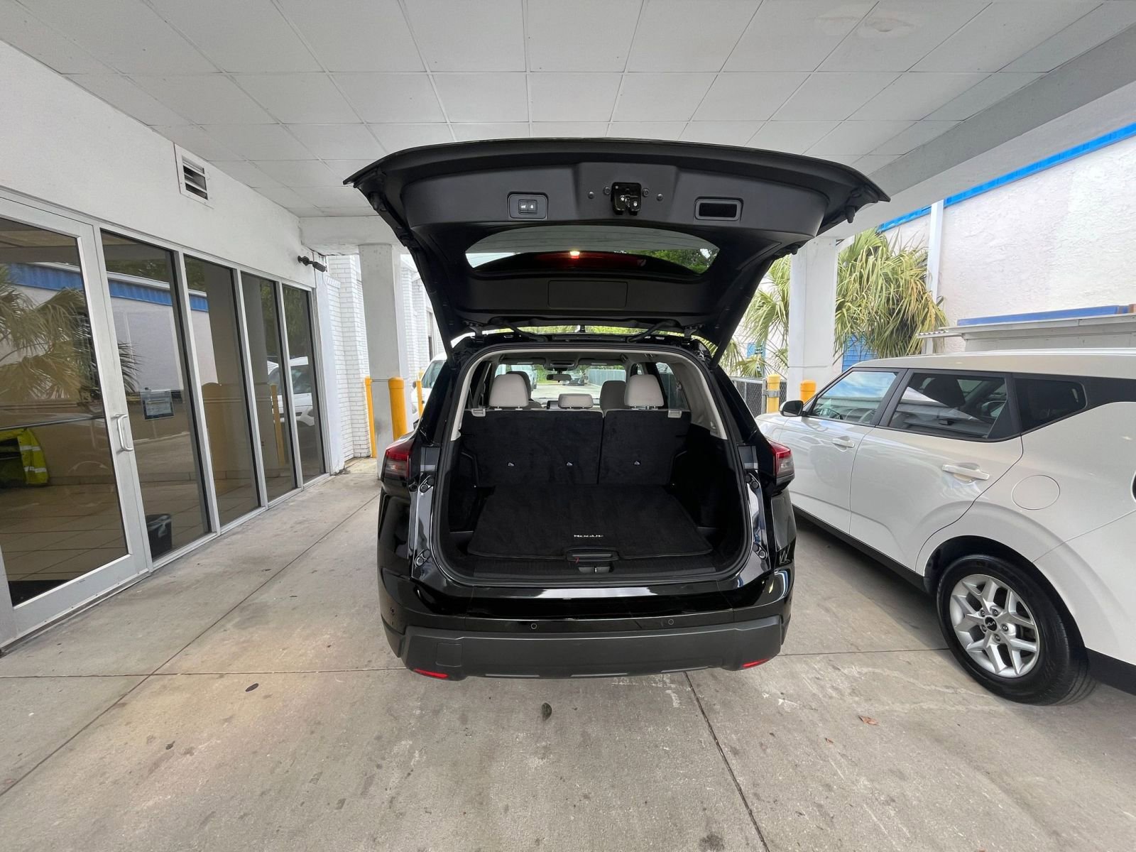 Used 2025 Nissan Rogue SV FWD image 33