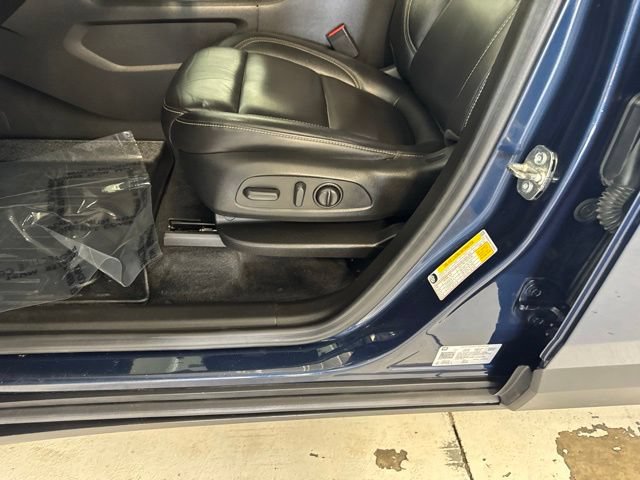 Used 2023 Chevrolet Traverse LT FWD image 42