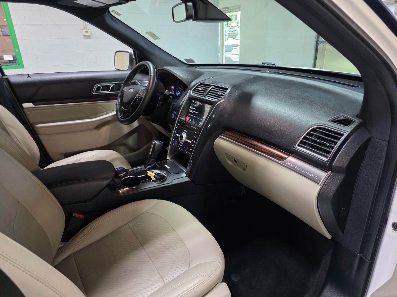 Used 2019 Ford Explorer Limited w/ Ford Safe & Smart Package AWD/4WD image 28