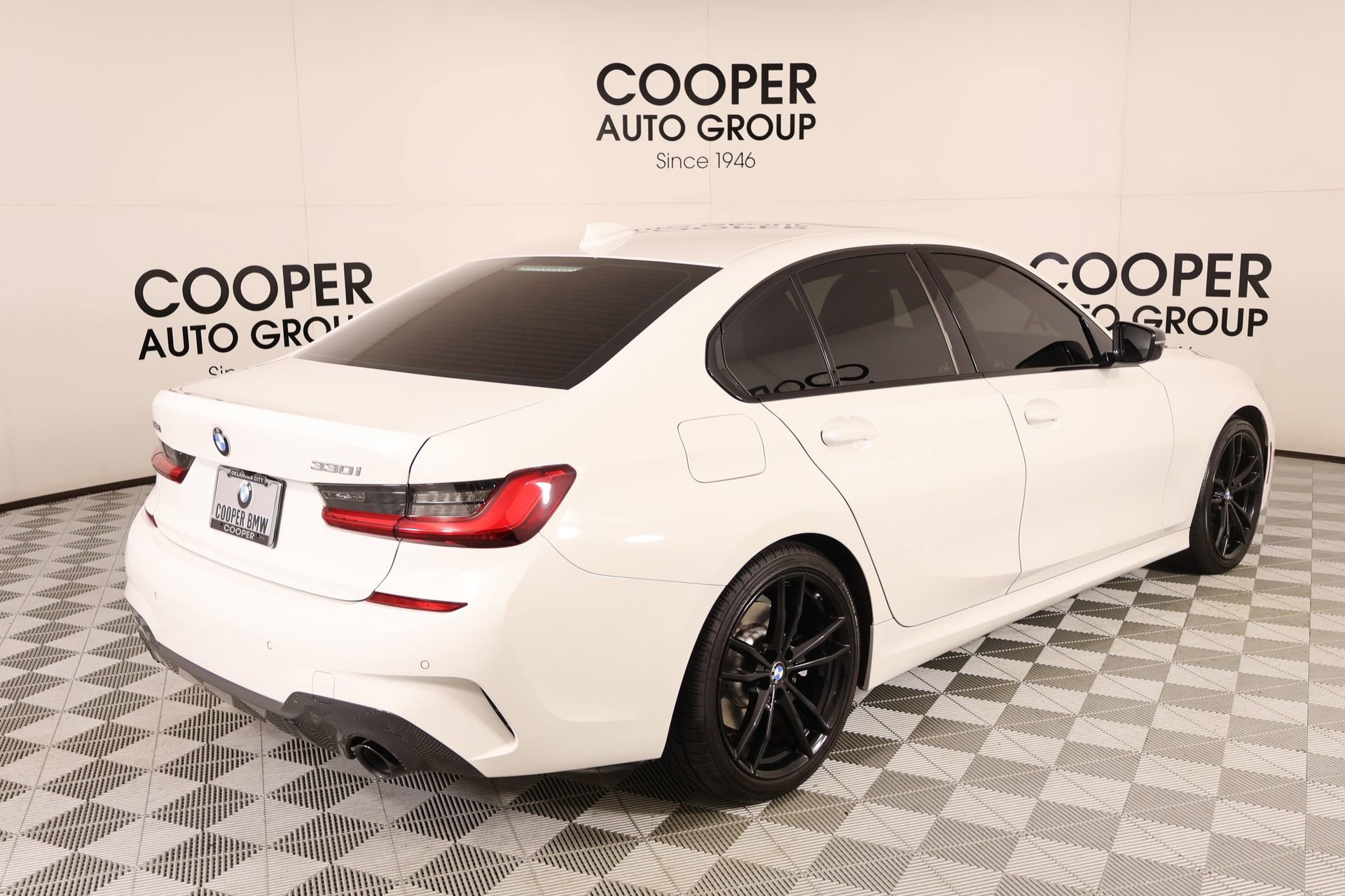 Used 2021 BMW 330i Sedan w/ M Sport Package image 22