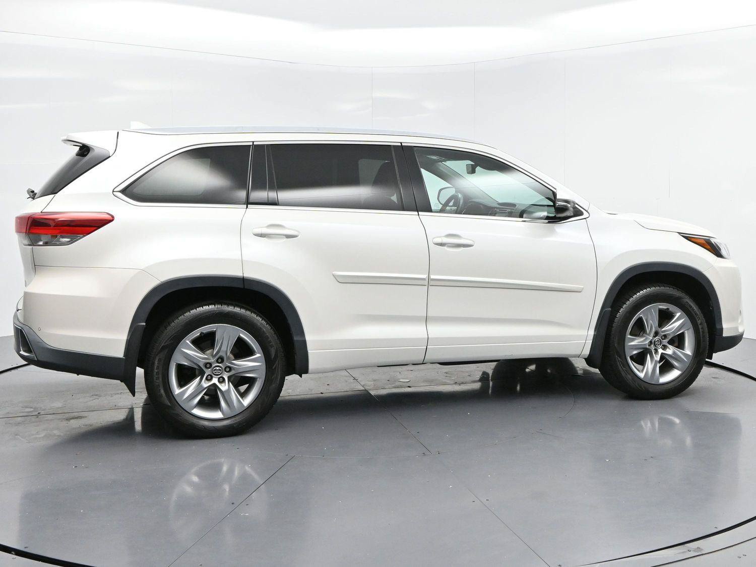 Used 2017 Toyota Highlander Limited w/ Protection Package #3 AWD/4WD image 8
