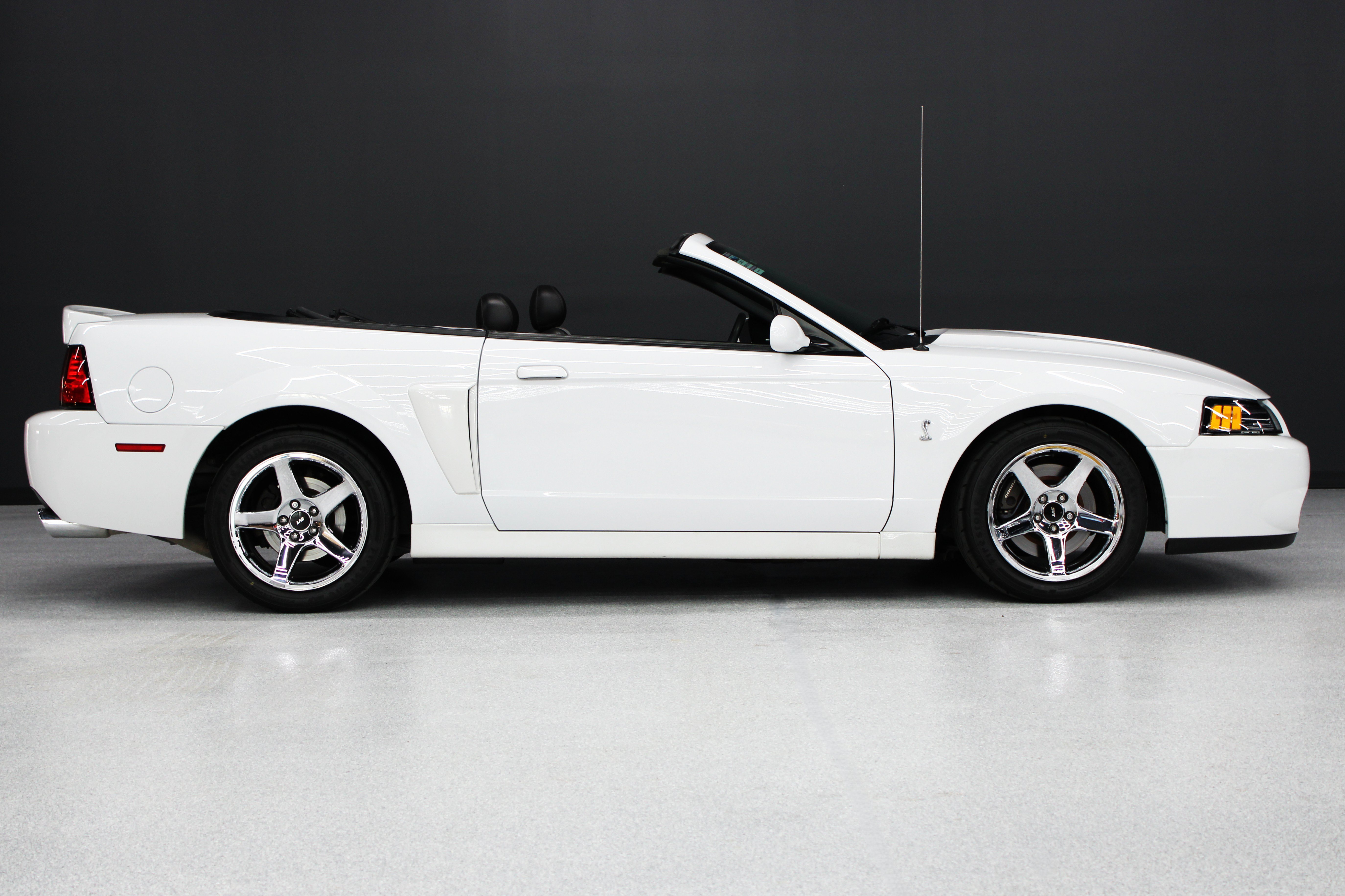 Used 2004 Ford Mustang Cobra RWD image 22