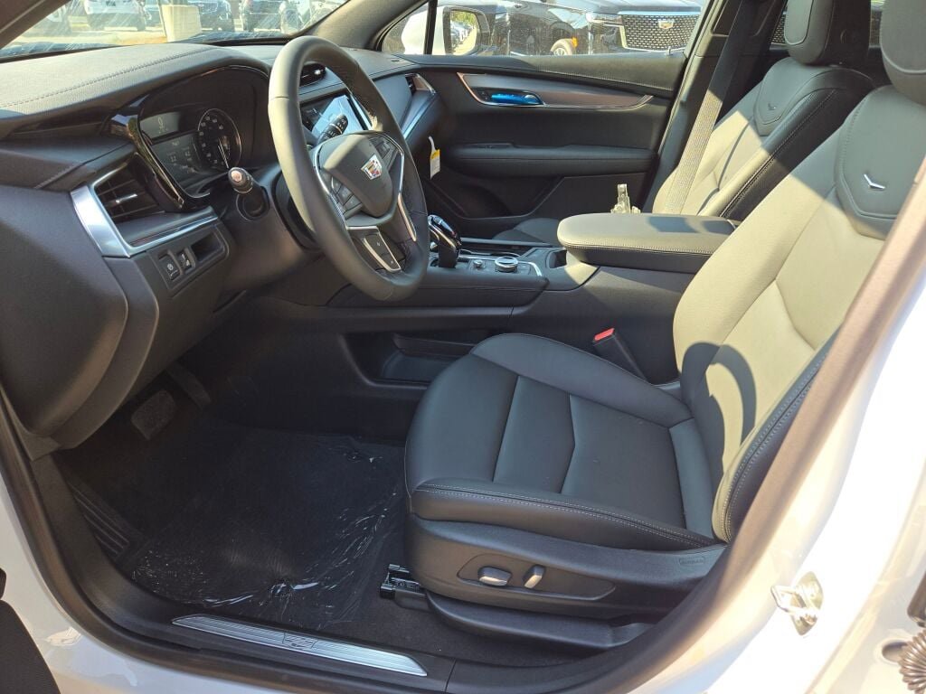 New 2025 Cadillac XT5 Luxury image 28