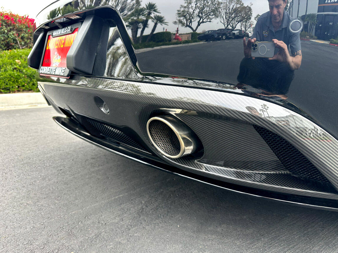 Used 2016 Aston Martin Vanquish Coupe image 34