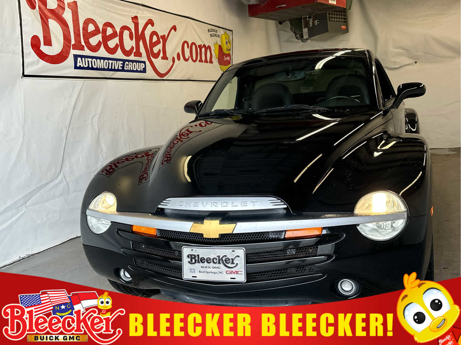 Used 2004 Chevrolet SSR w/ Preferred Equipment Group RWD image 1
