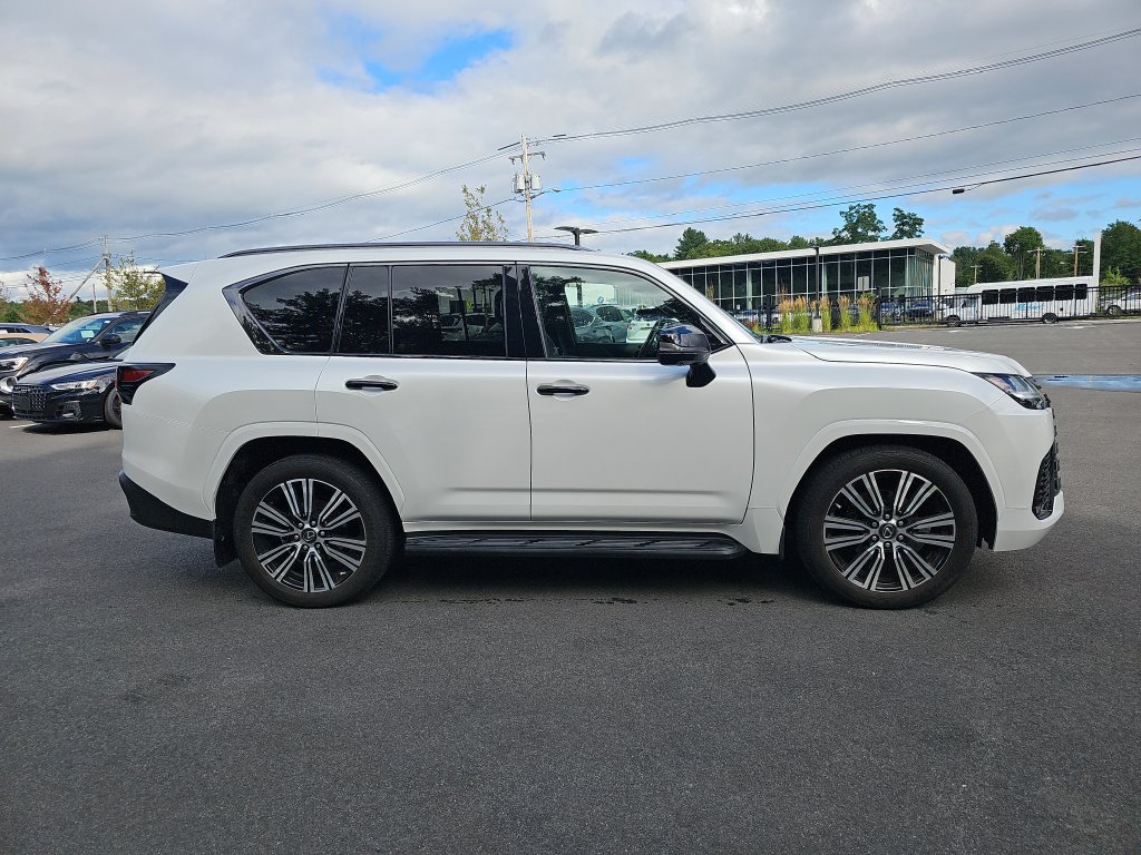 Used 2023 Lexus LX 600 4WD w/ Appearance Package image 4