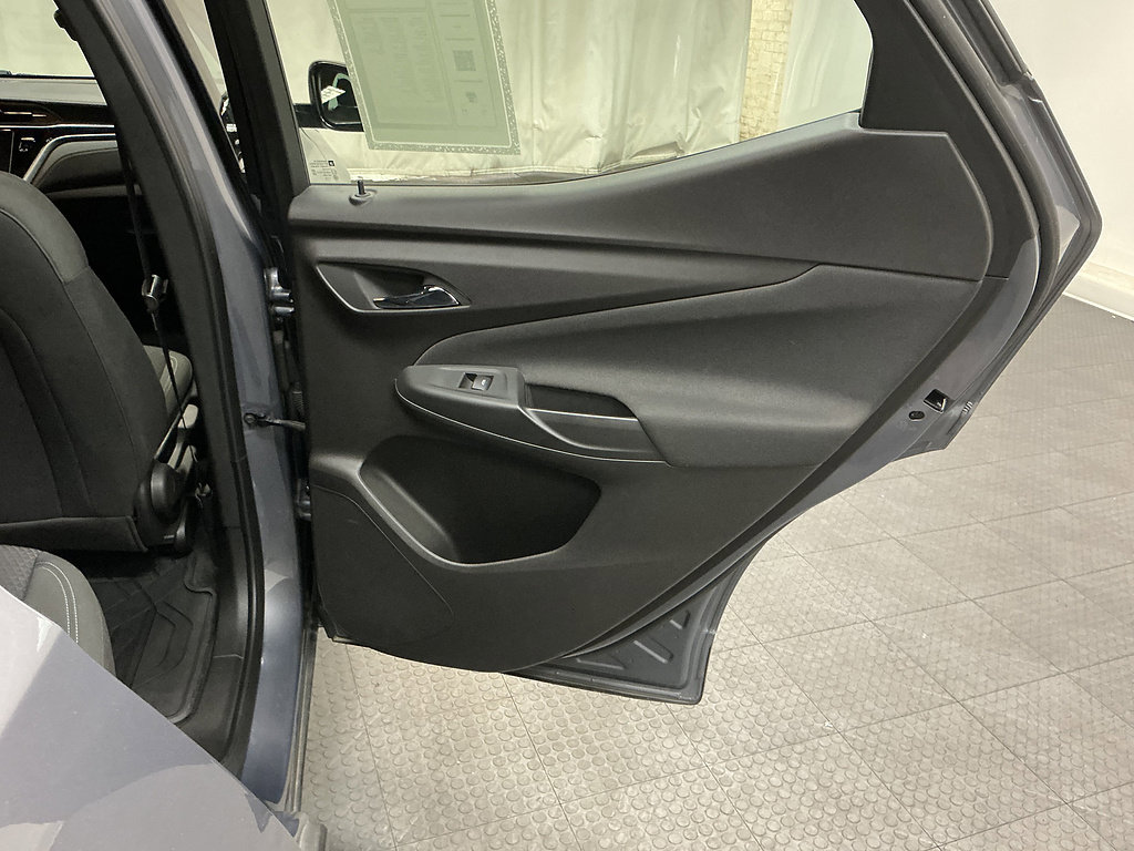 Used 2022 Chevrolet Bolt EUV LT w/ Comfort Package FWD image 14