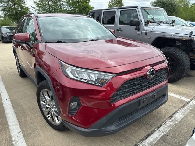 Used 2020 Toyota RAV4 XLE Premium FWD image 1