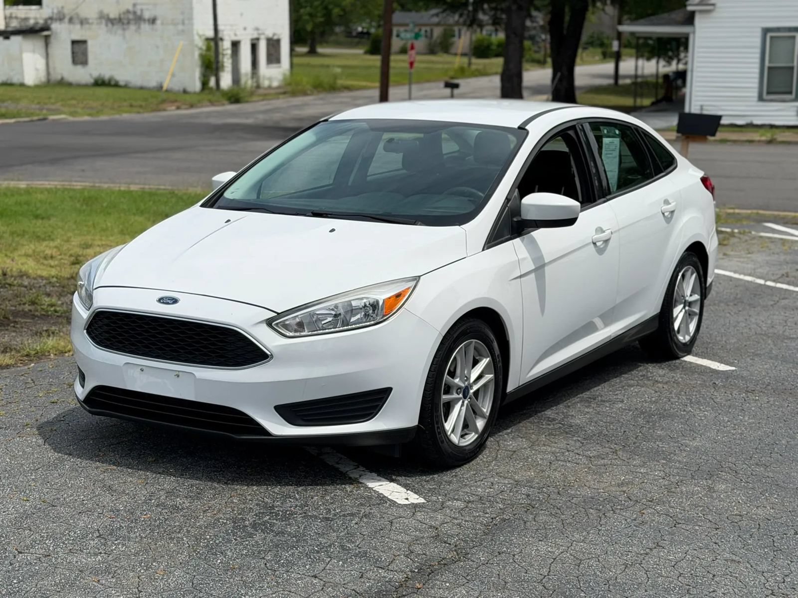 Used 2018 Ford Focus SE FWD image 1