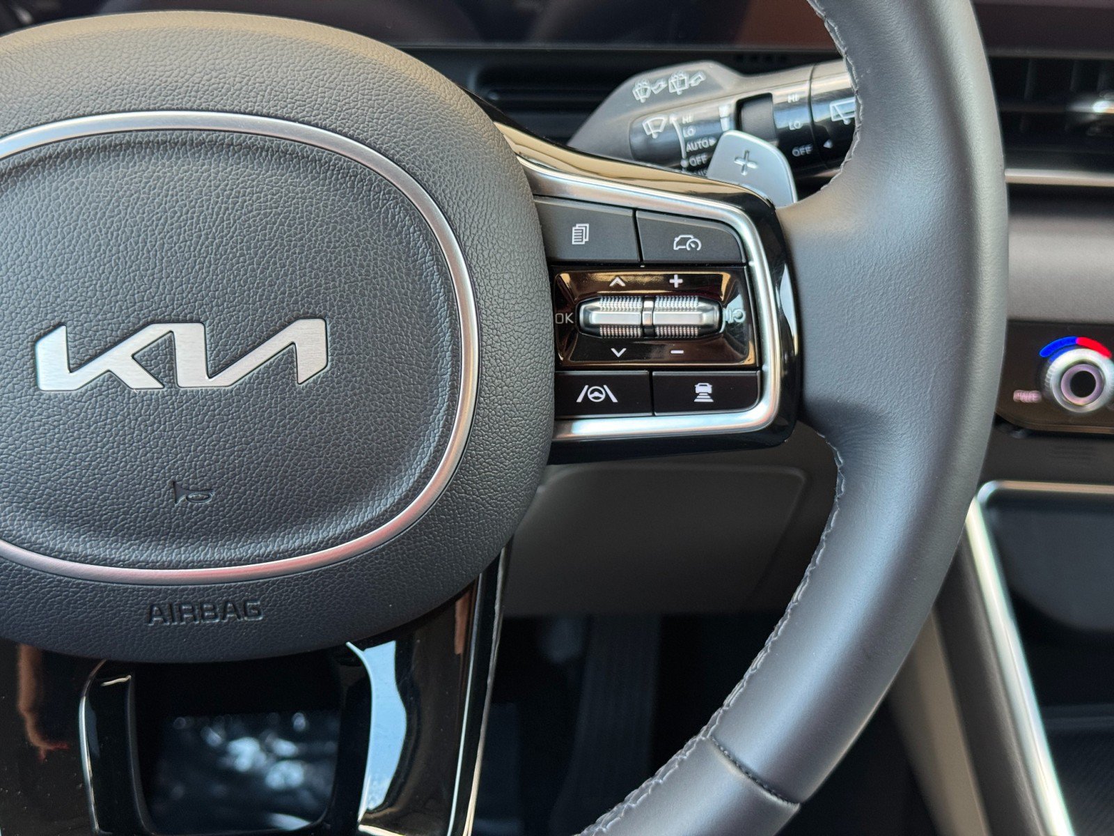 Used 2025 Kia Carnival SX FWD image 23