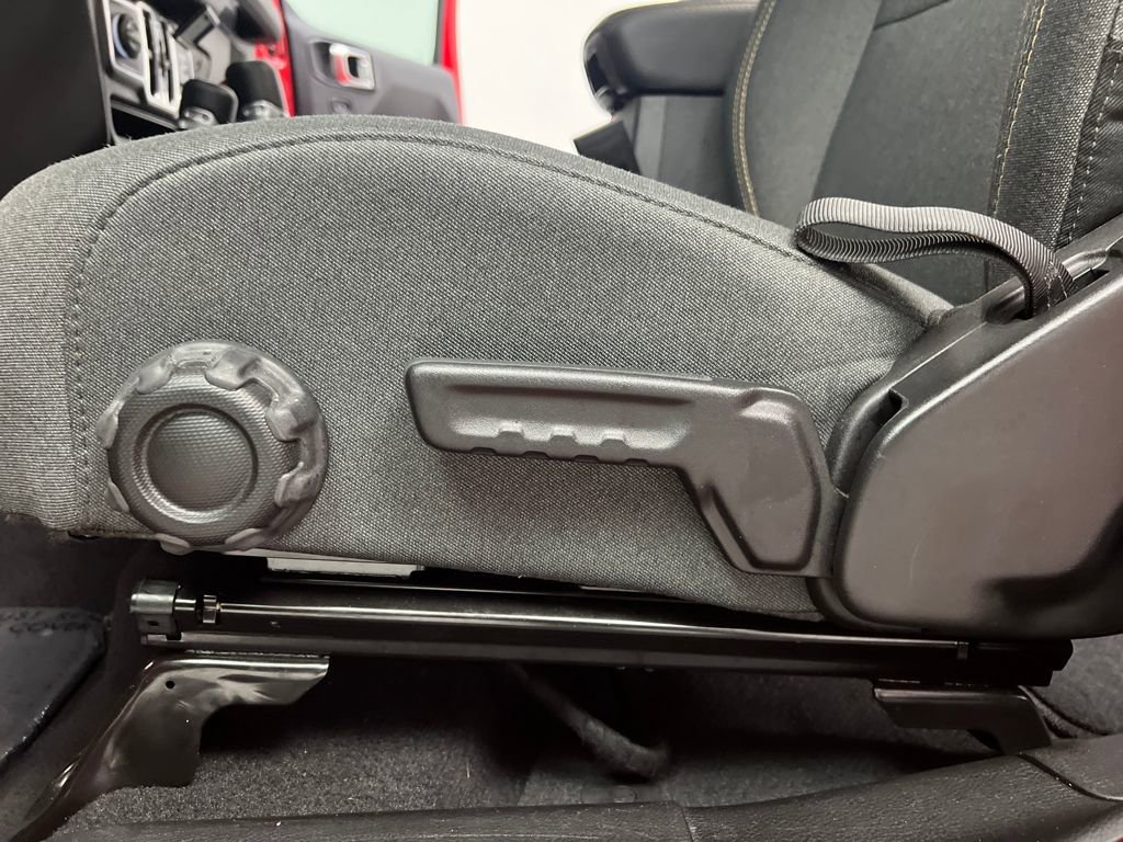 Used 2025 Jeep Wrangler Sahara 4xe image 10