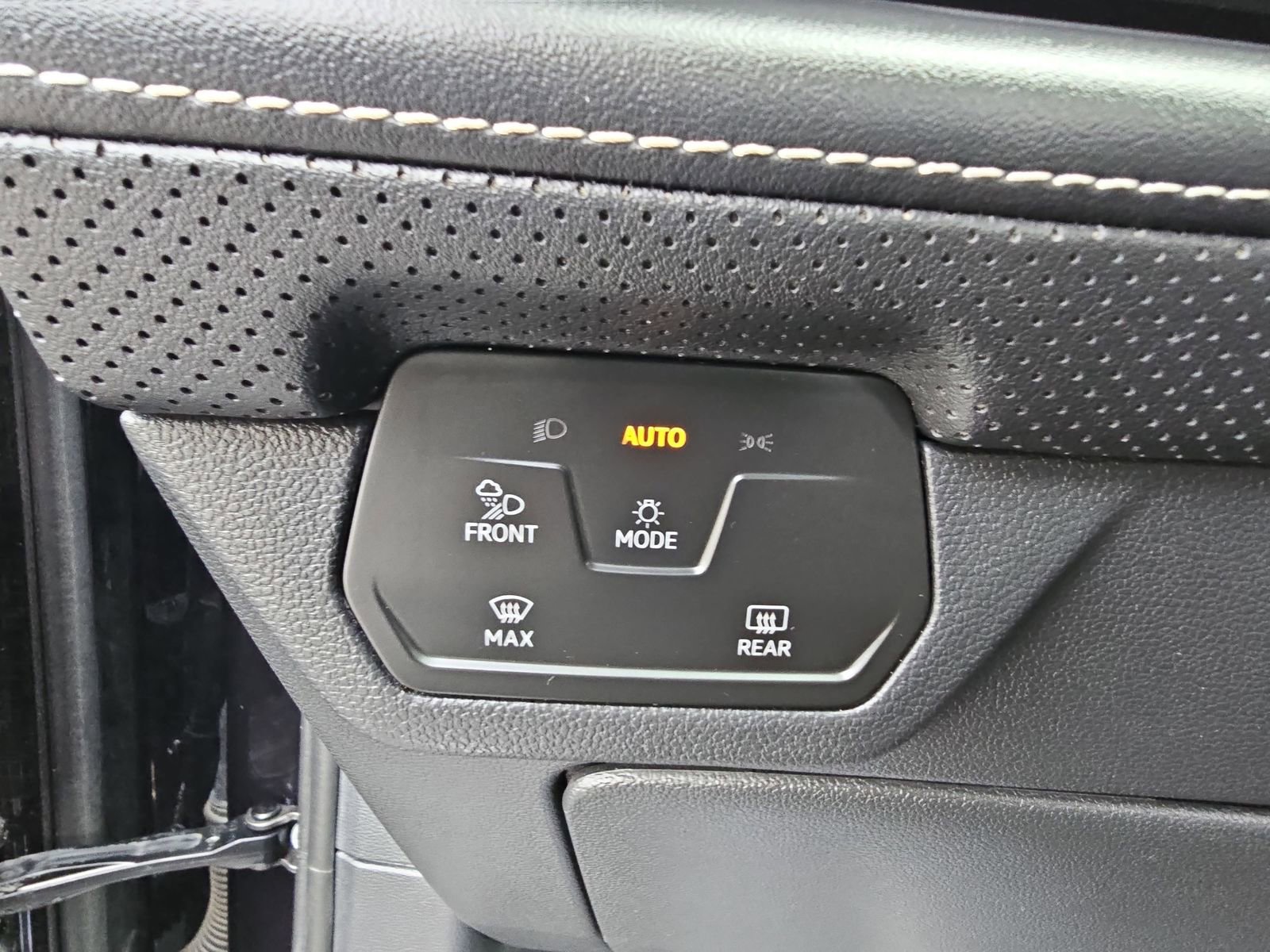 Used 2024 Volkswagen Atlas SE image 27